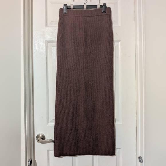 Commense Turtleneck Knit Top and Maxi Skirt Set - Picture 15 of 16